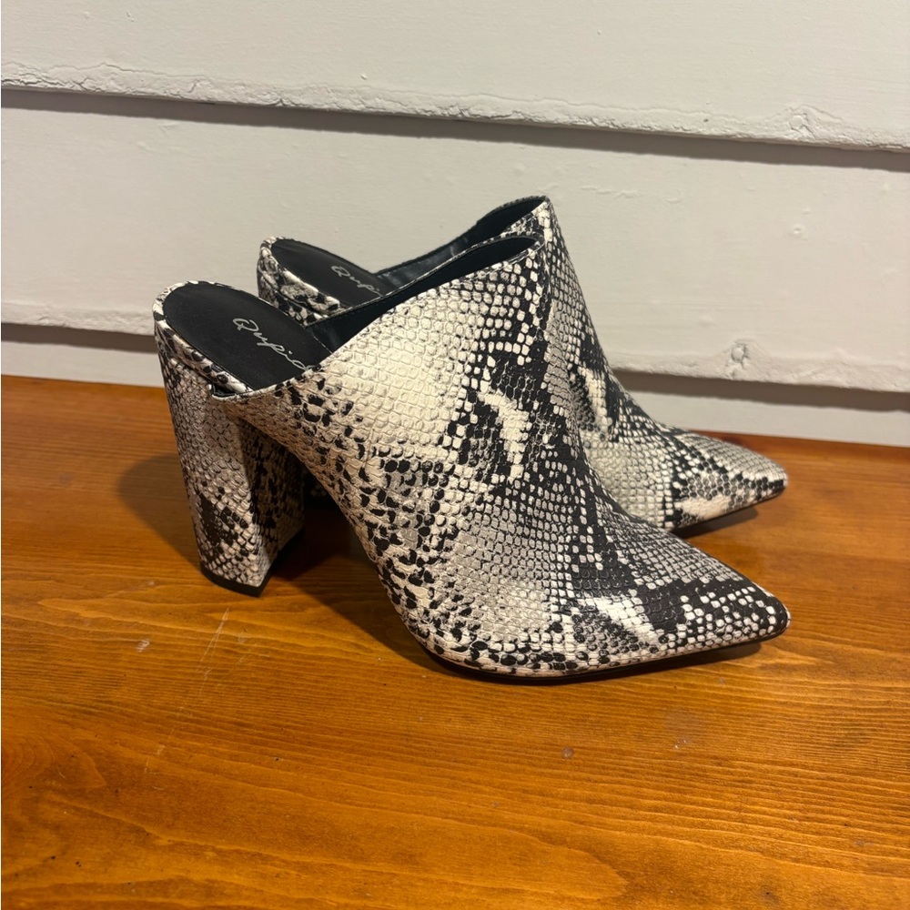 Qupid Black and White Snake Print Mules
